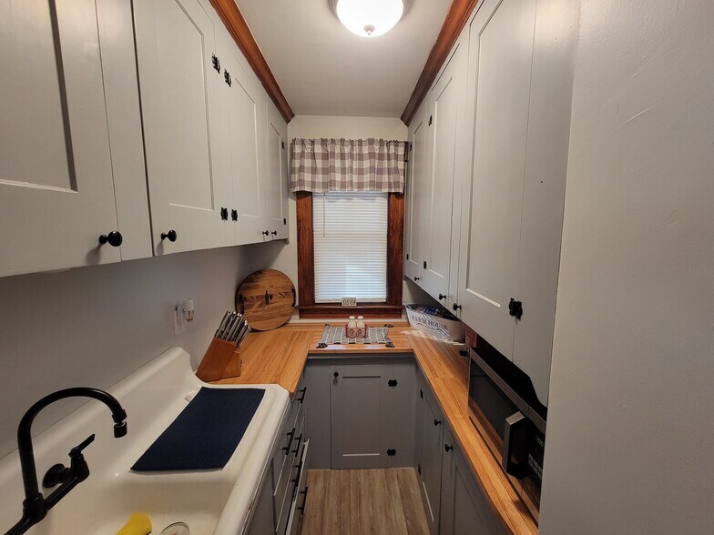 Building Photo - 73 Marquette St