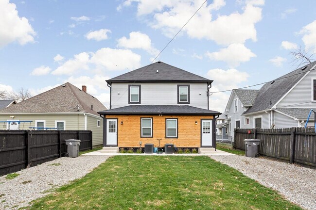 Building Photo - 42 S Holmes Ave