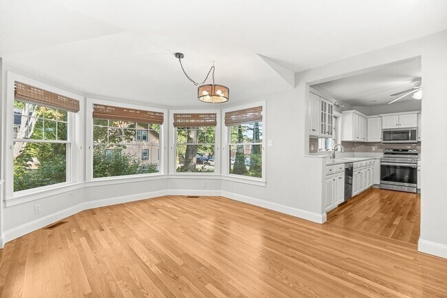 Building Photo - 20 Donizetti St