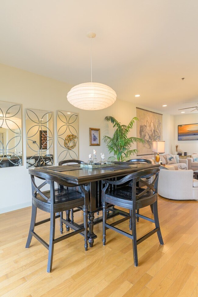 Building Photo - 100 Harbor St