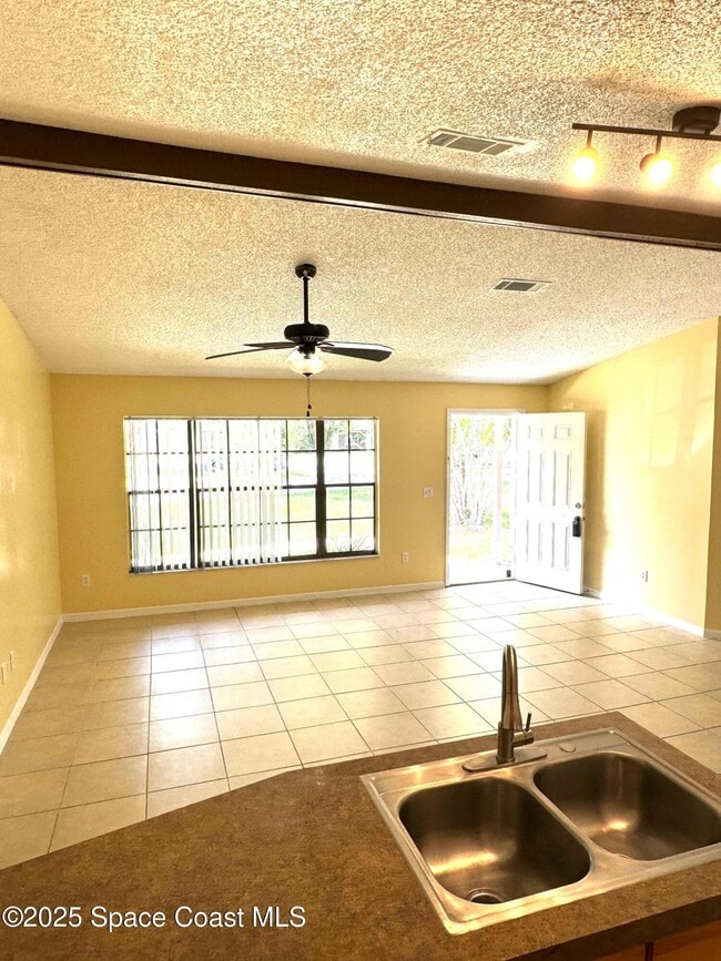 Building Photo - 774 John Adams Ln