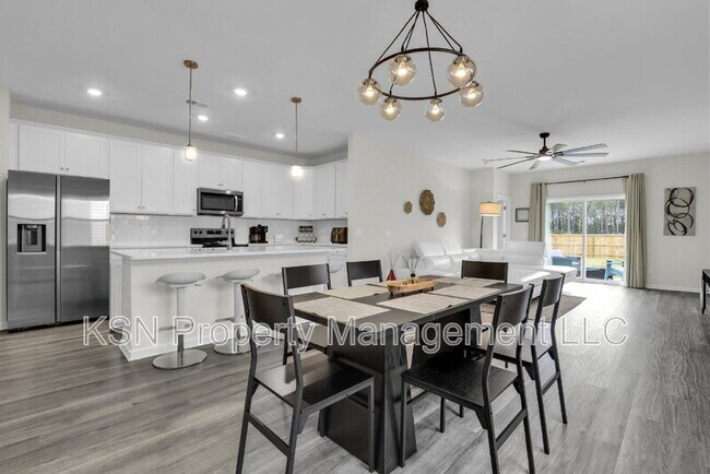 Building Photo - 107 Firefly Cir