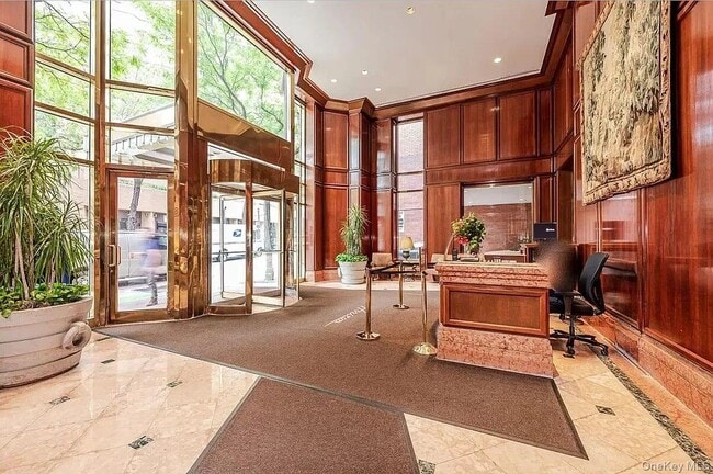 Building Photo - 415 E 37th St