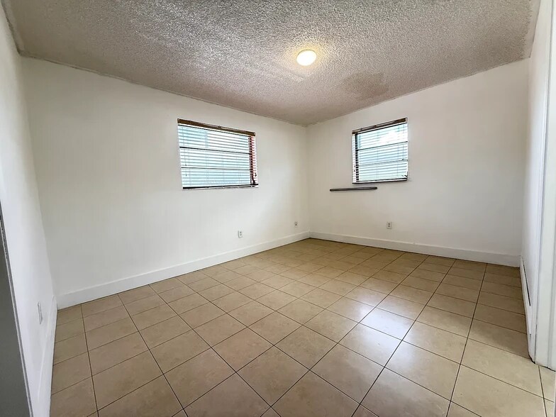 Building Photo - 1310 W 30th St