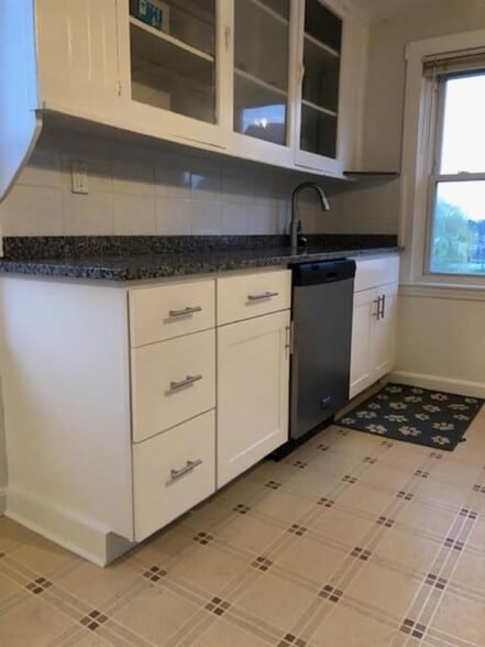 Building Photo - 12 Third School St