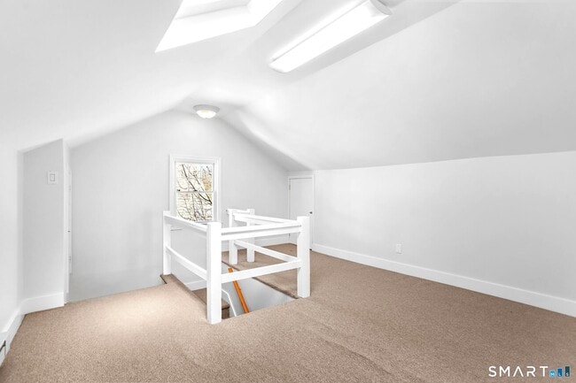 Building Photo - 1872 Bedford St