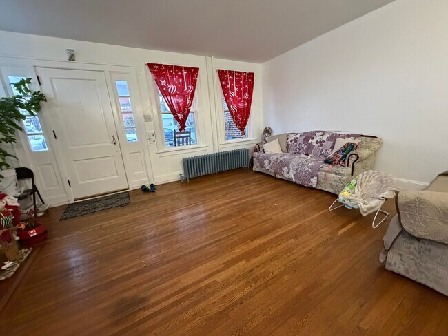 Building Photo - 1541 3rd Ave