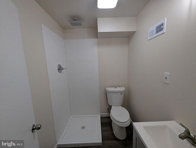 Building Photo - 6327 Willowood Ln
