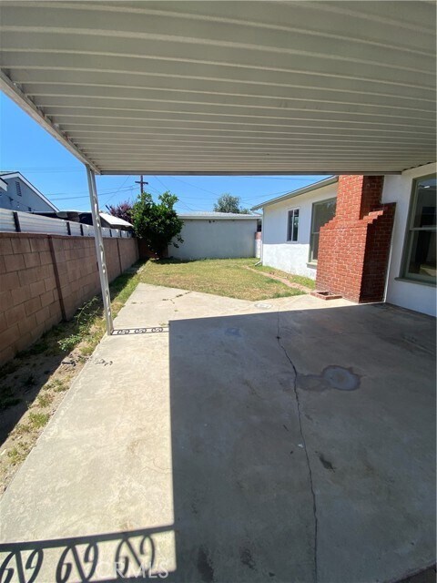 Building Photo - 2310 W Ituni St