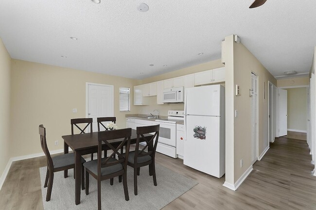 Building Photo - 1340 W 35th St