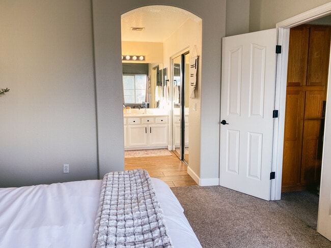 Building Photo - 14286 W Cora Ln