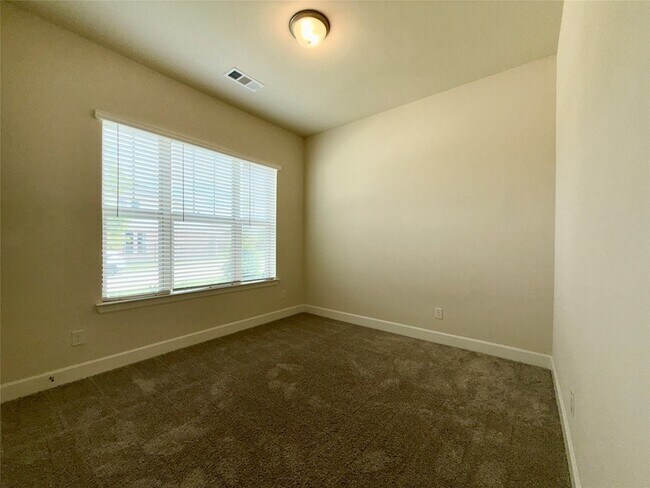 Building Photo - 1804 Welker Dr