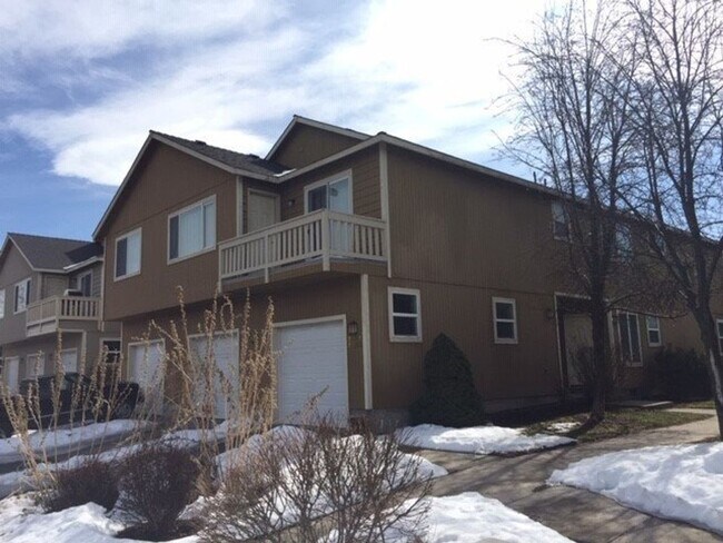 Primary Photo - 2 Bed/1.5 Bath Unit in Triplex with Single...
