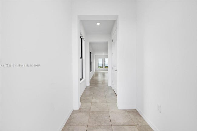 Building Photo - 2102 Appleton Cir N