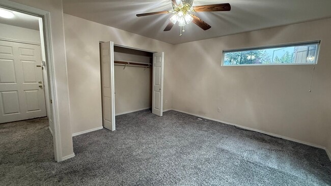 Building Photo - 3 Bed, 2 Bath Townhouse Between Elmore and...