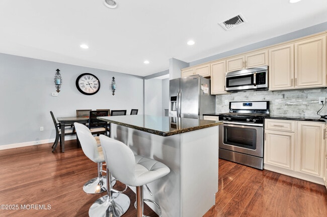 Building Photo - 115 Harding Ave