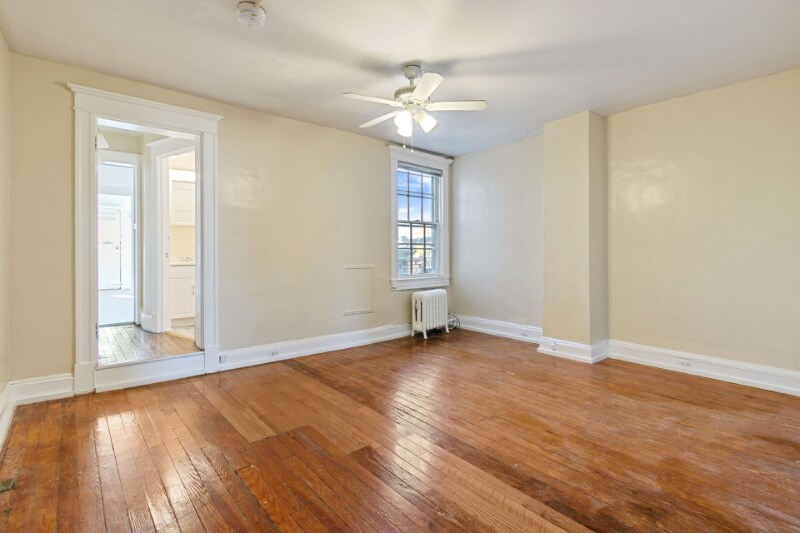 Primary Photo - 2916 Guilford Ave