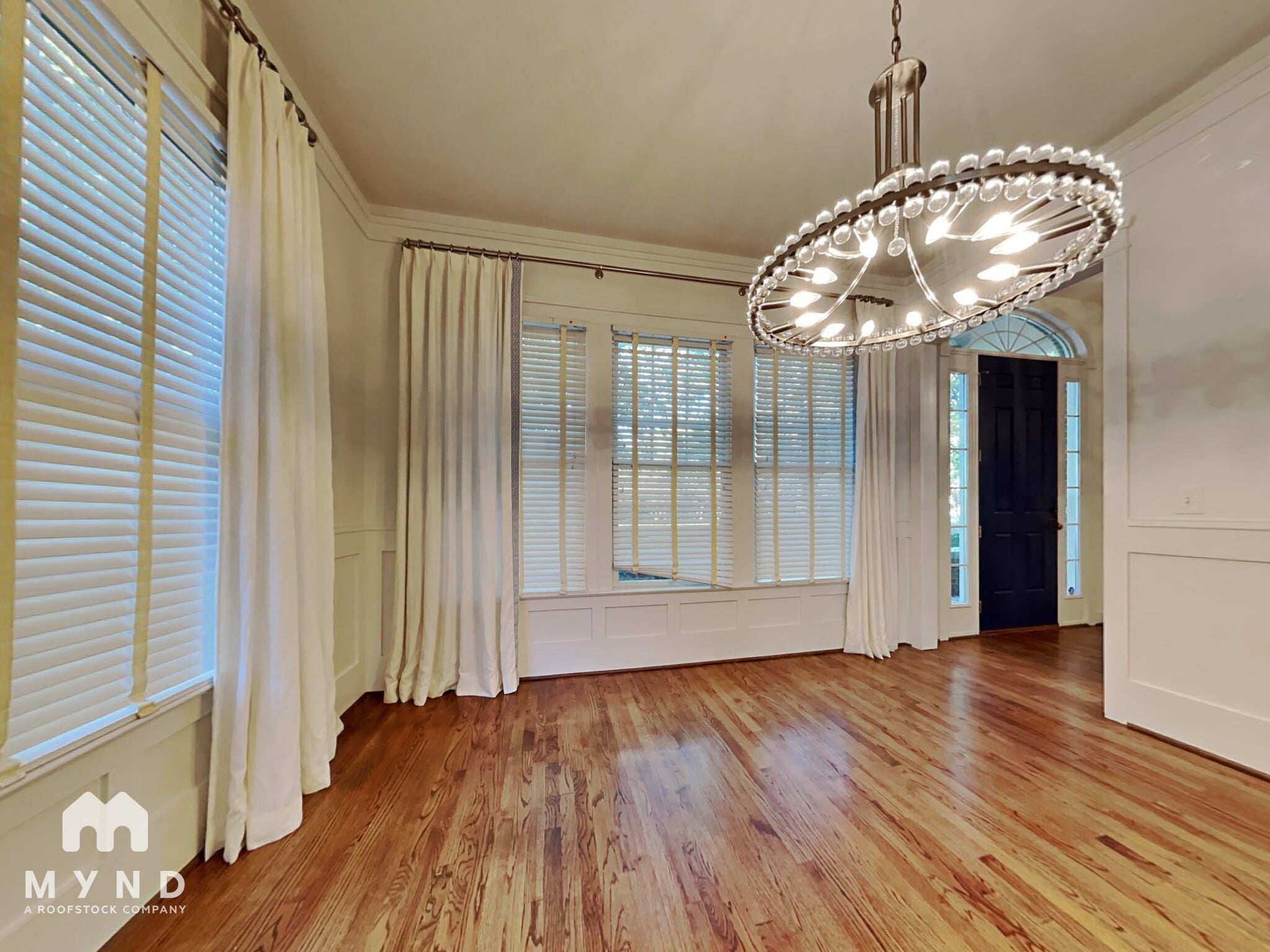 Building Photo - 711 E 9th St