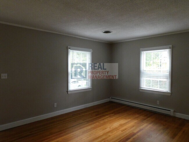 Building Photo - Irving Park Cottage 3BR/1.5BA w/1-Car Gara...