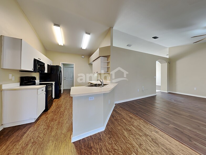 Building Photo - 10527 Juliano Dr