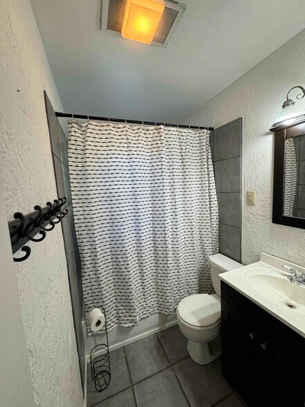 Building Photo - 106 Hope Ln