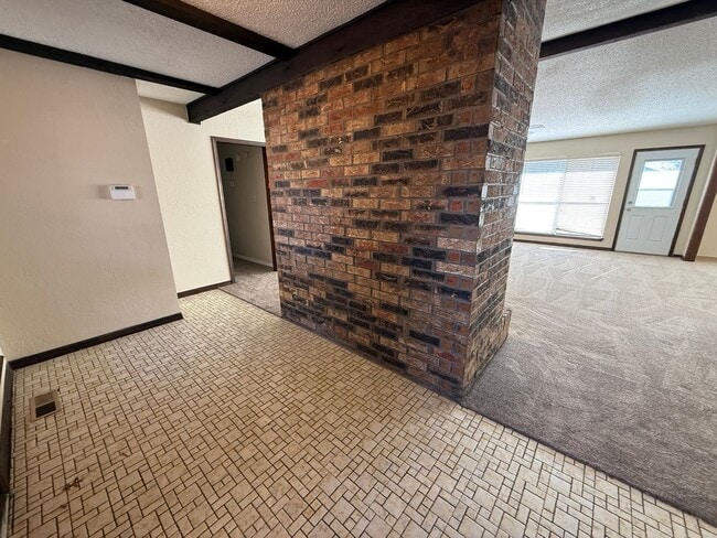 Building Photo - Coming Soon: Huge Living Area, Storage Shed, Fenced Yard 3 bedroom Home