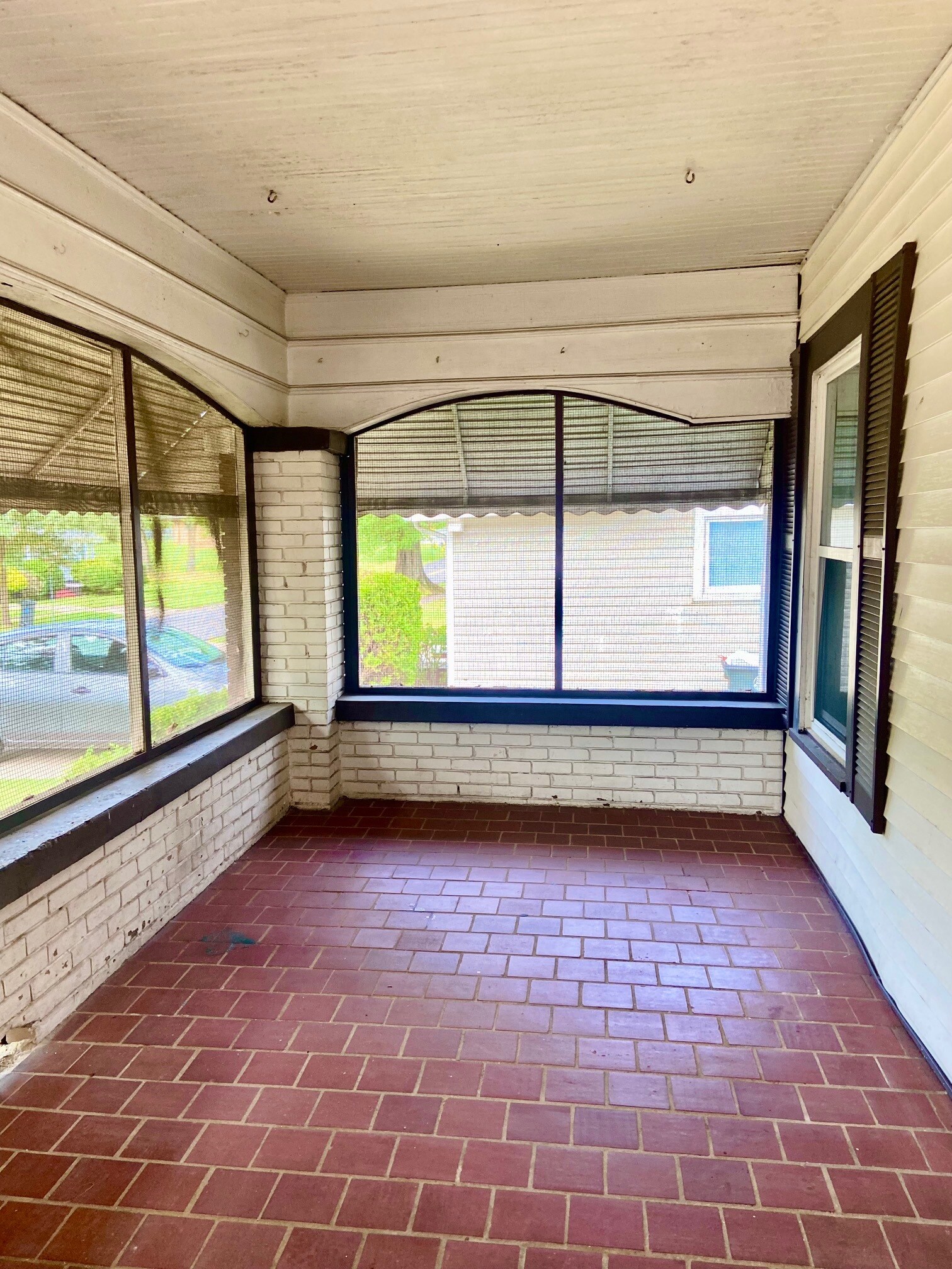 Building Photo - 516 10th Ct S