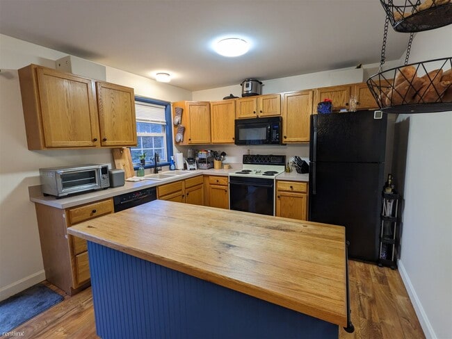 Building Photo - 3 br, 1.5 bath Townhome - 767 Knoll Drive