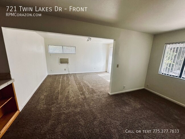 Building Photo - 721 Twin Lakes Dr