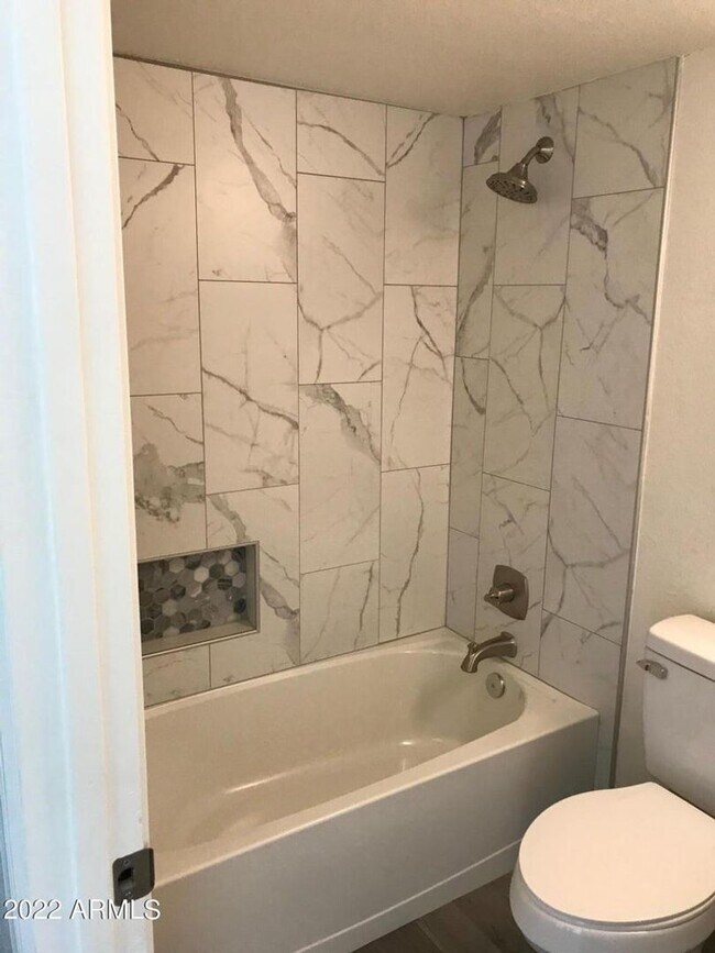 Building Photo - 2 BEDROOM UNIT IN SURPRISE