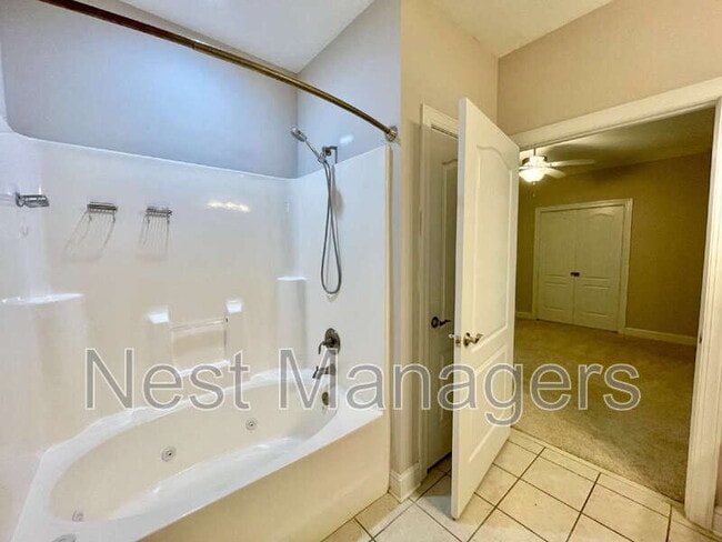 Building Photo - 206 Fountainhead Ln