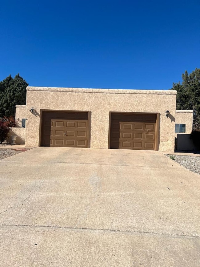 Building Photo - 4440 Buena Loma Way