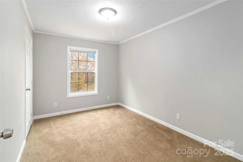 Building Photo - 2420 Creekside Dr