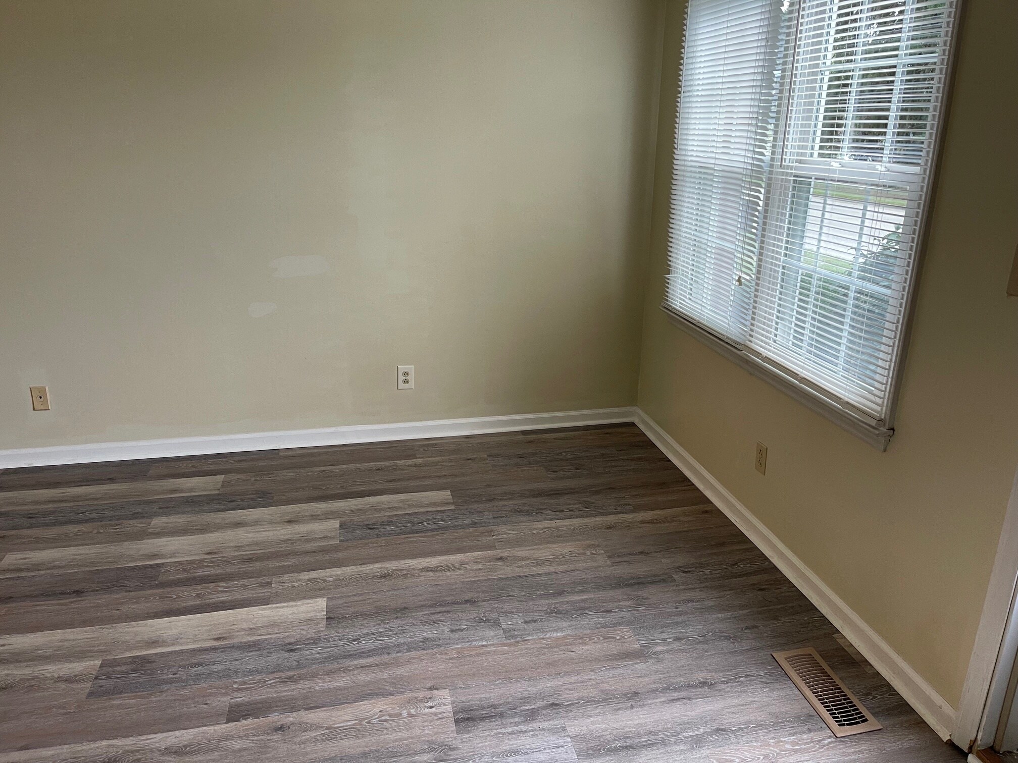 Building Photo - 741 Ridgeview Dr