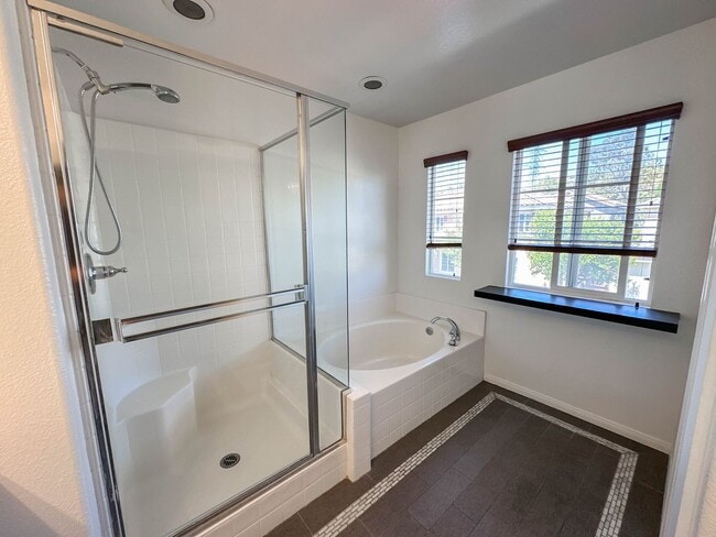 Building Photo - COMING SOON! 3 Bedroom Home for Rent in Valencia!