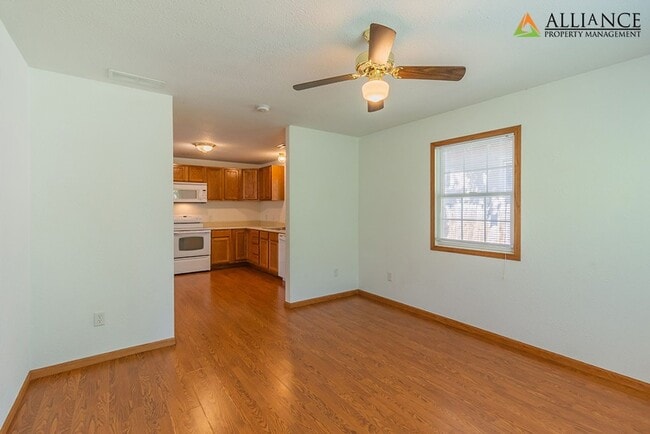 Building Photo - All appliances included, washer/dryer hookups!