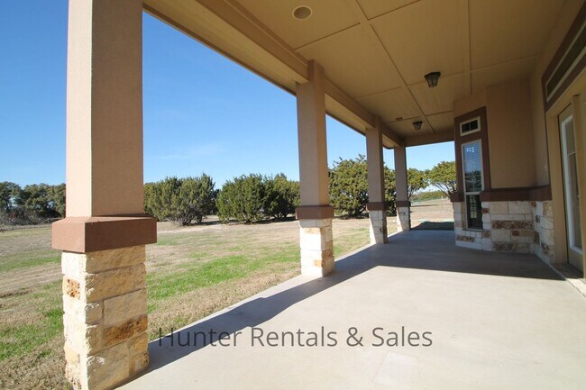 Building Photo - Chica Ranch!