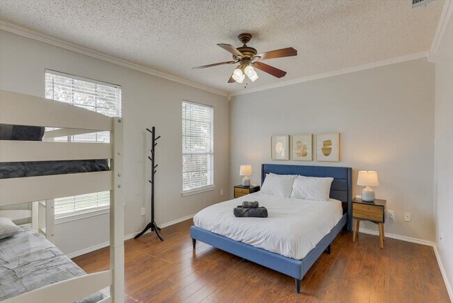 Building Photo - 7402 Brookhaven Dr