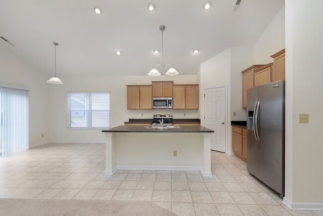 Building Photo - 3 Bedroom 2 Full Bath Ranch in Westfield in Popular Maple Knoll!