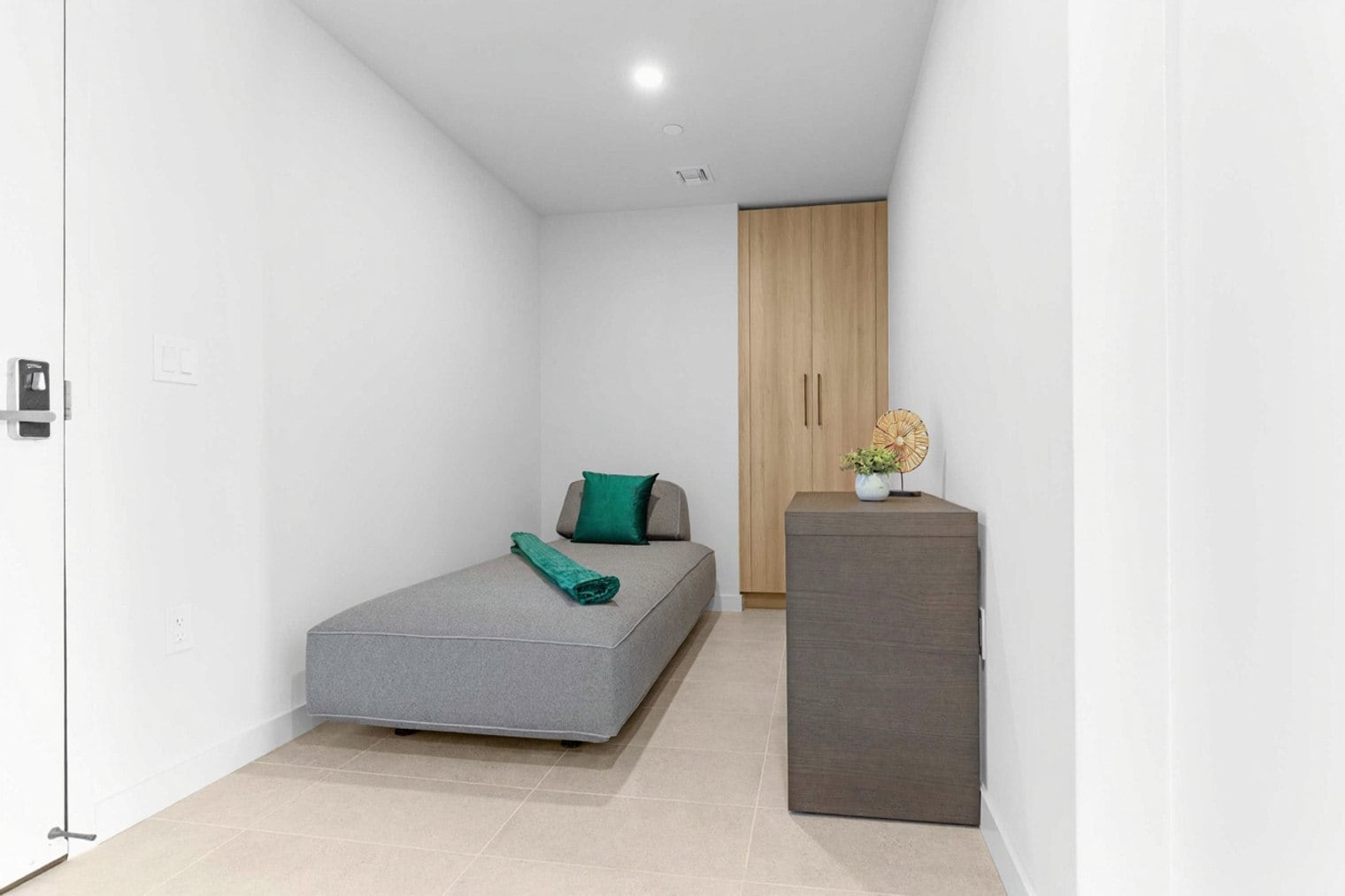 Building Photo - 501 NE 1st Ave