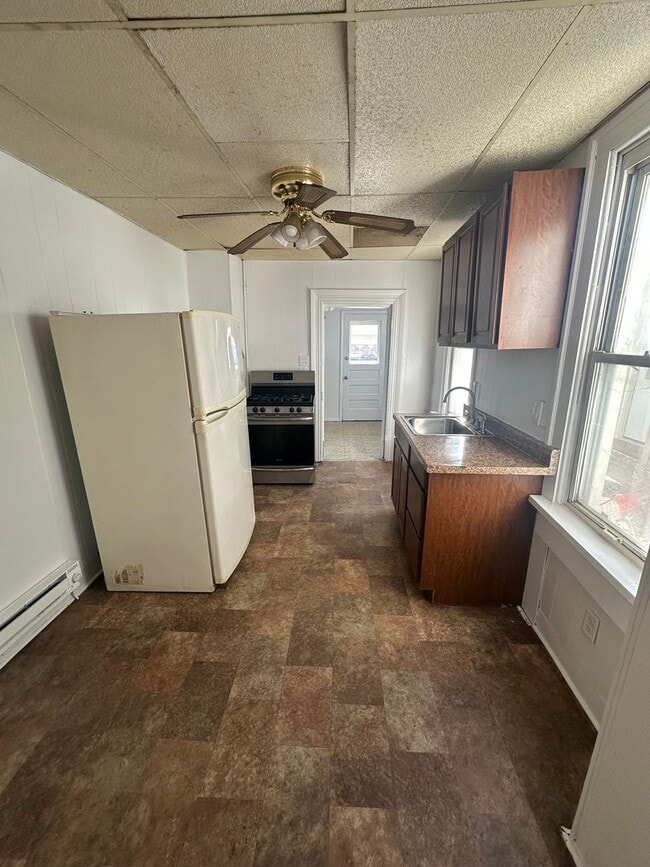 Building Photo - 728 Glen Pl