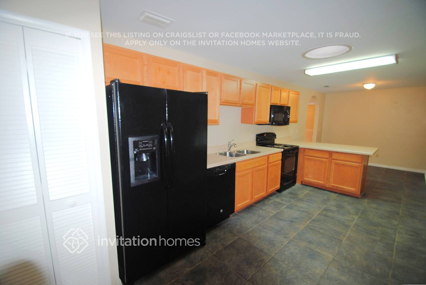 Building Photo - 829 Pembroke Ave NE