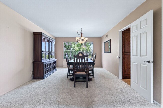 Building Photo - 5BR; 3BA Pool Home with Stunning Views in ...