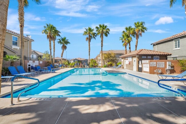 Building Photo - Stylish Hillside Townhome with Scenic Views in Gated Henderson Community!