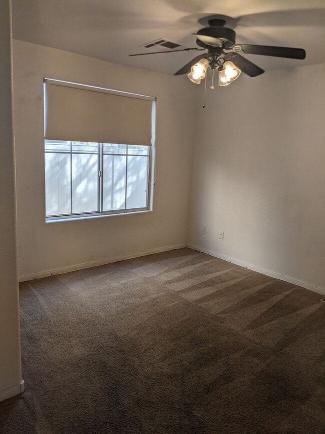 Building Photo - Stunning 3-story corner home in the NW 3 bed 3.5bath