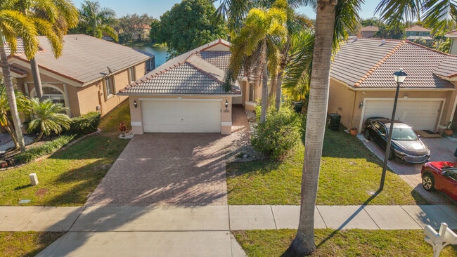 Building Photo - 3800 Woodfield Dr
