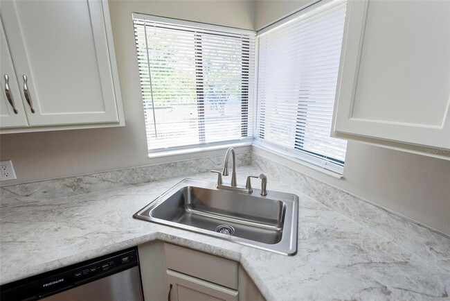 Building Photo - 12 Blairmore Pl