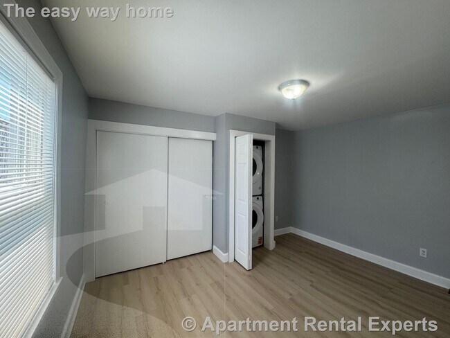 Building Photo - 516 R Somerville Ave