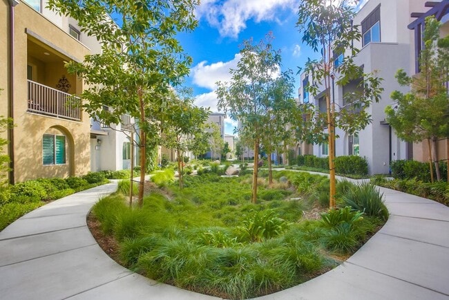 Building Photo - Beautiful 4 Bedroom Townhome! Built in 202...