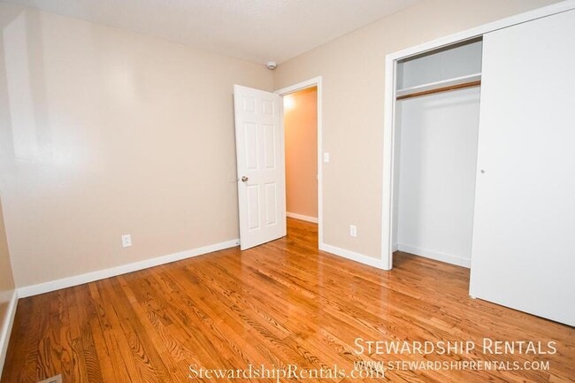 Building Photo - 11109 SE 52nd Ave